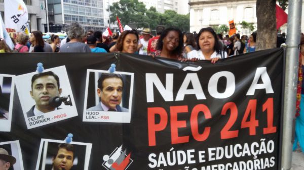 Passeata contra a aprovação da PEC 241