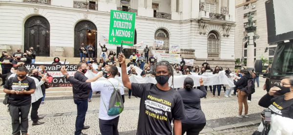 SASERJ PRESENTE NO ATO EM DEFESA DO PL 2564 QUE GARANTE O PISO E AS 30 HORAS DA ENFERMAGEM