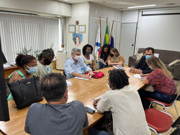 INFORME SOBRE A REUNIÃO COM Sr.ª FLÁVIA BRAZ, COORDENADORA DO SIMAS