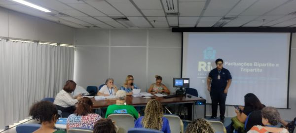 Diretora Alzira Prata participa de reunião do CMS/Rio